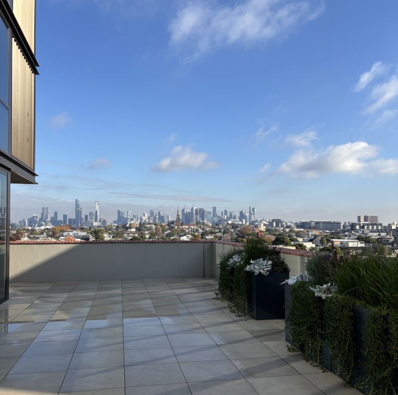 Luxury Open Plan Living with Sweeping City Views