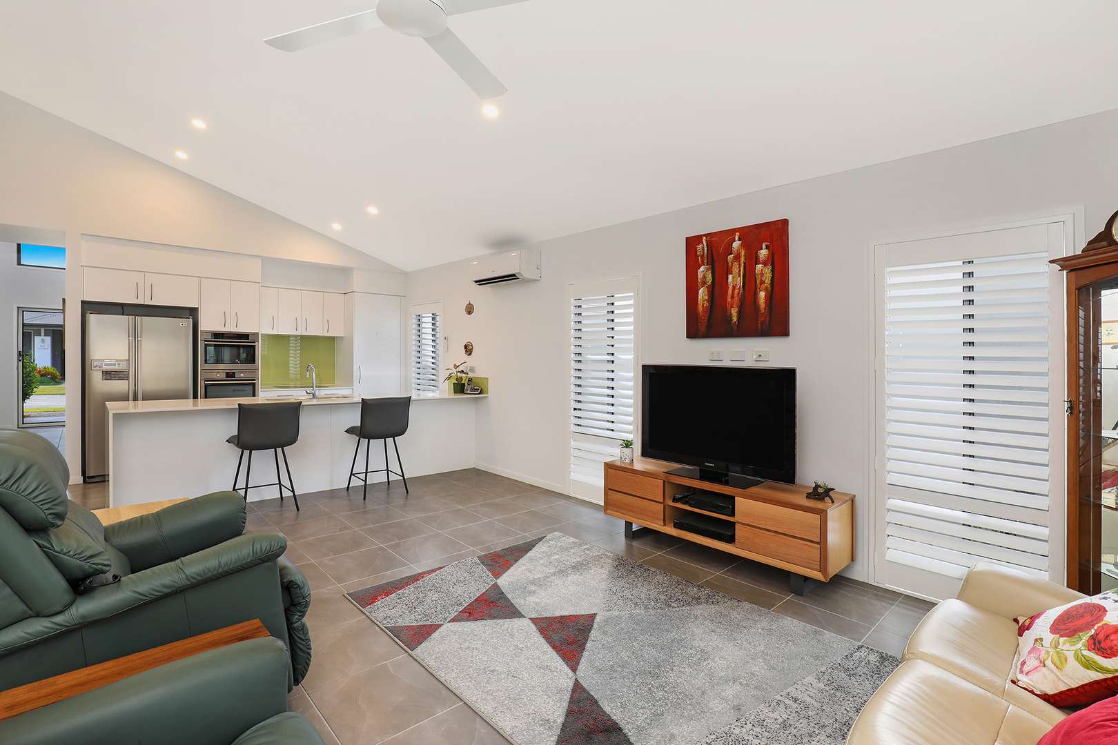 Stylish & Elegant: Nothing to Spend! - V75 Halcyon Lakeside