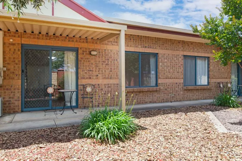 Embrace a relaxing lifestyle in a well-appointed serviced apartment