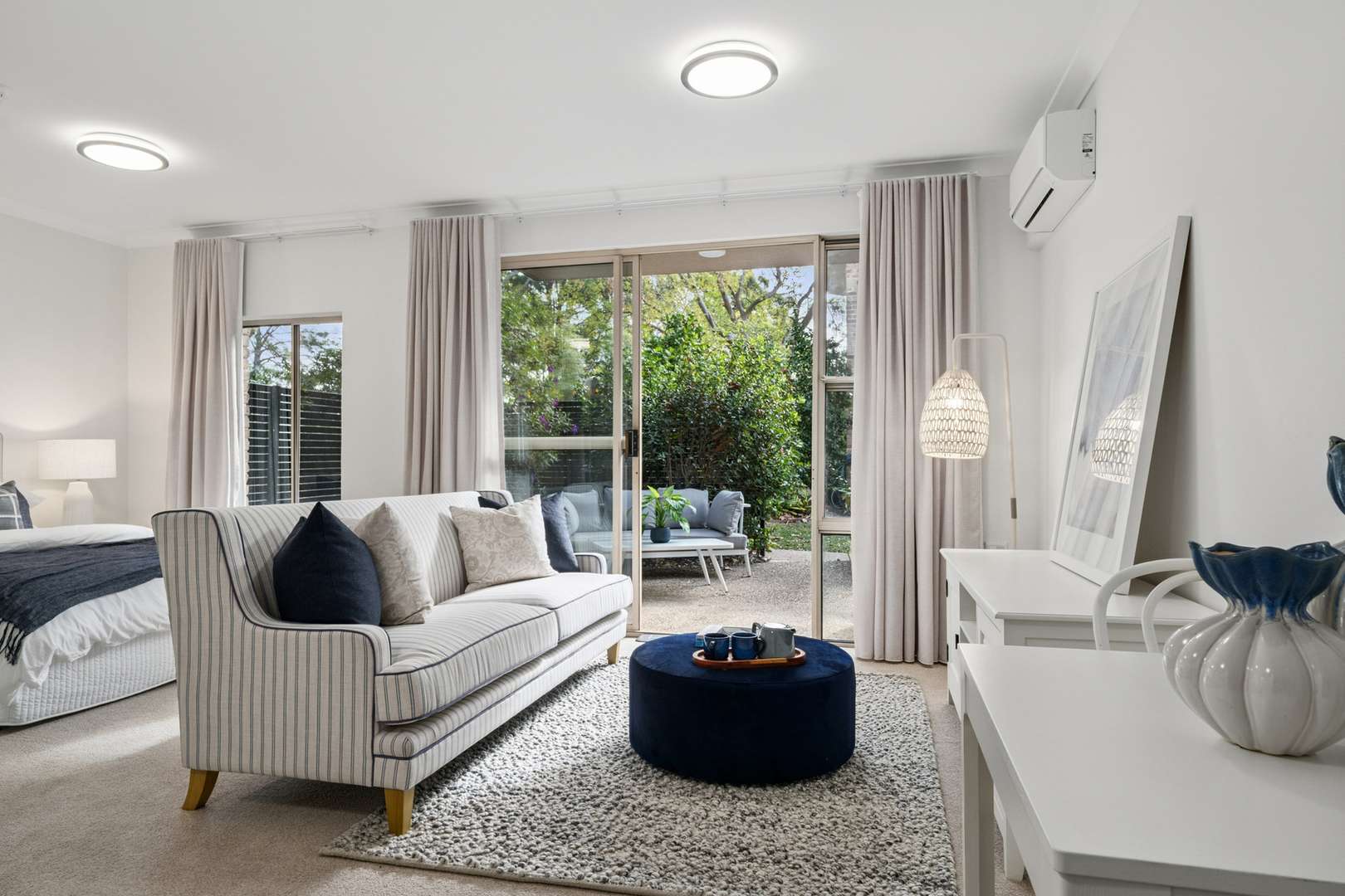 Light-filled apartment with a verdant view