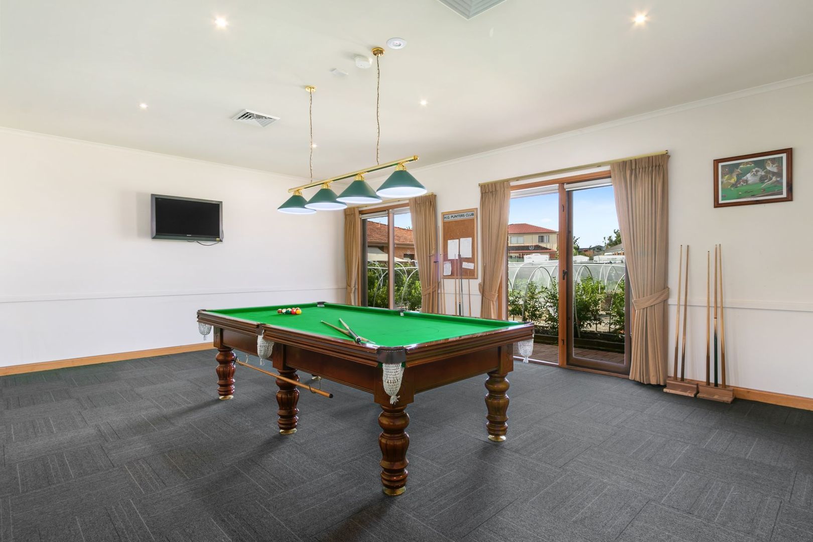 Stylish, 2-bedroom, modern villa close to the shops