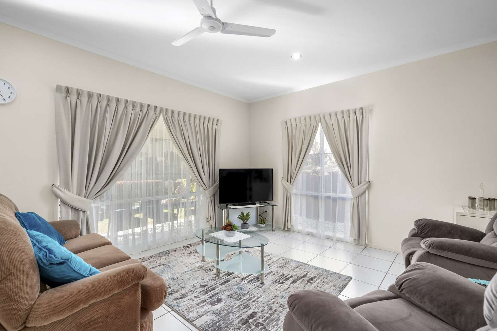 Well presented two bedroom plus study in Palm Lake Resort Eagleby