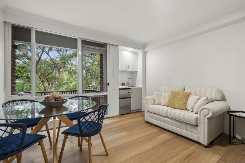 Ready to move in! Stylish recently renovated studio serviced apartment in vibrant retirement community