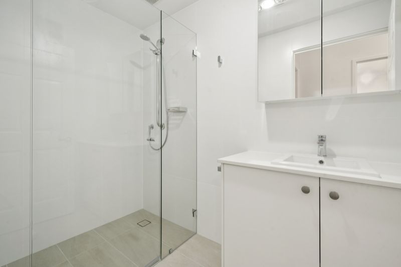 Bright and tranquil with wrap-around balcony