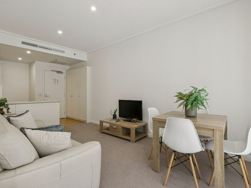 Ground Floor Home with Sunny Terrace Access