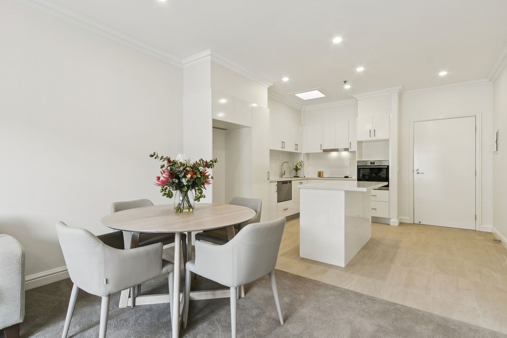 Stylish one-bedroom apartment with a sunny double balcony