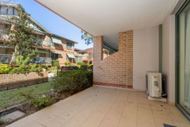 Ground level unit overlooking the central gardens