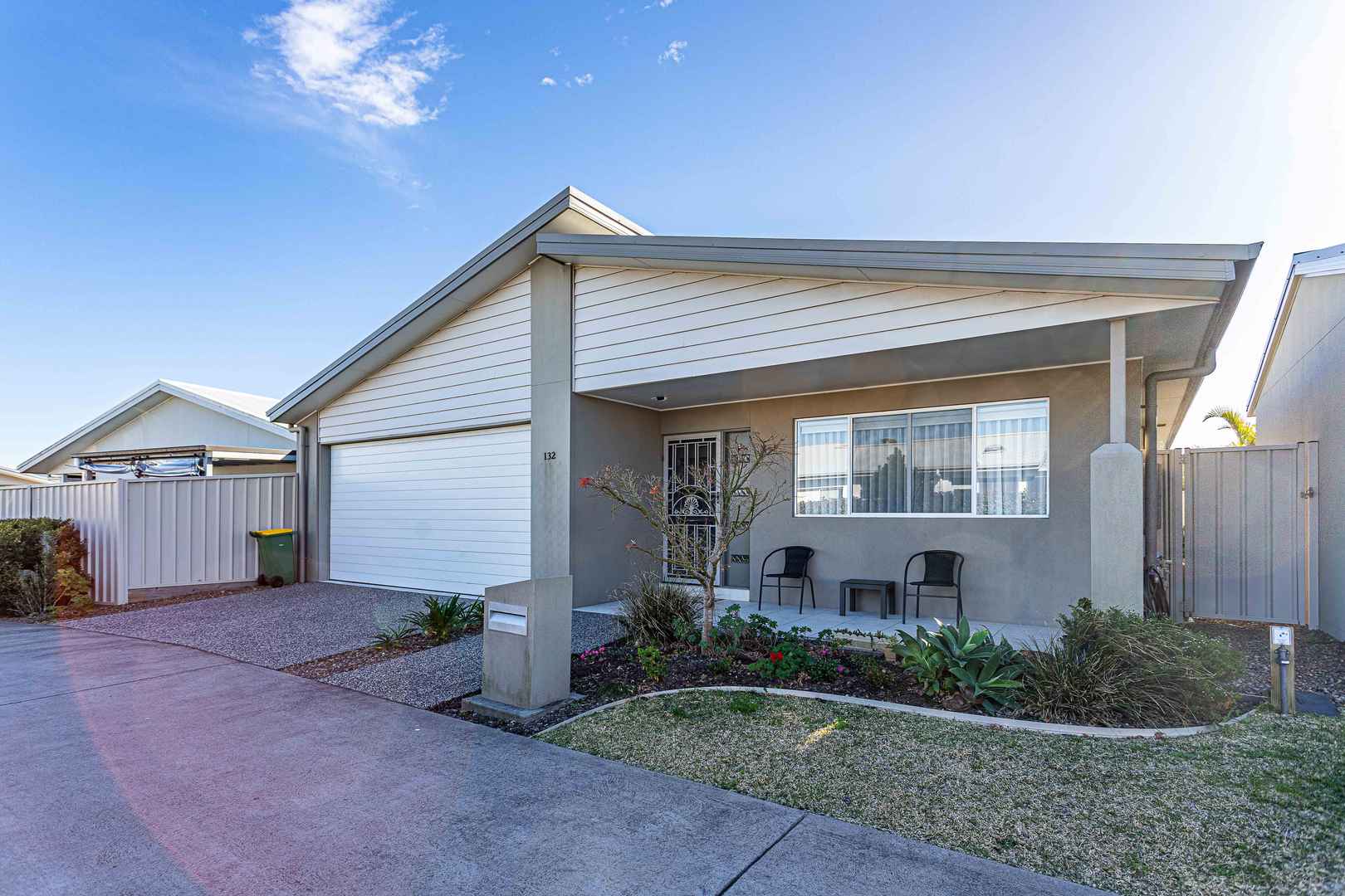 Palm Lake Resort Fern Bay - Close to all amenities