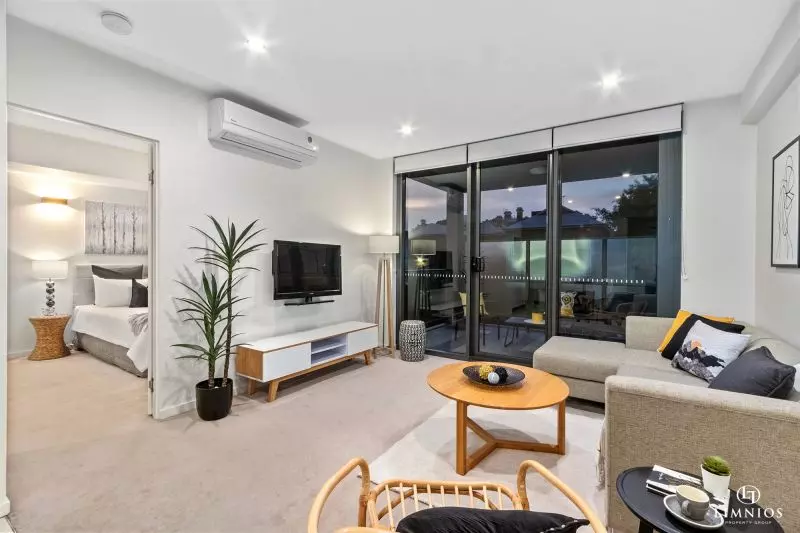 Resort Lifestyle On The City Fringe!