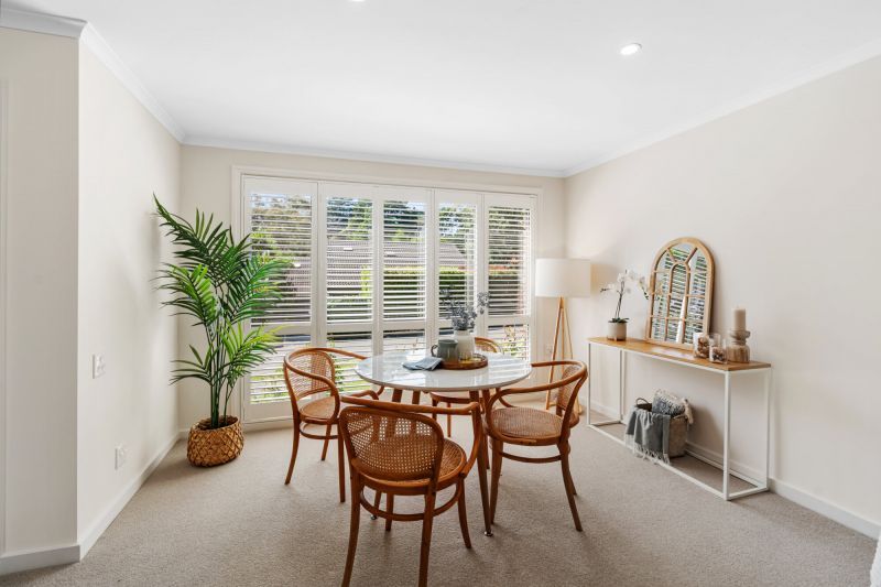 DEPOSIT TAKEN - Light & bright ground floor unit with rear courtyard and single garage