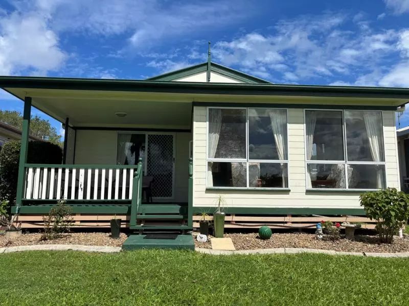 Lakeside Living with Extras