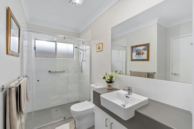 Elegant 2 Bedroom + Study - Near New