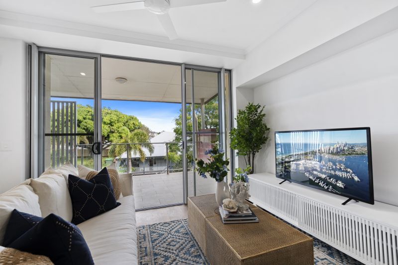 Top Level Spacious 2-bedroom Apartment