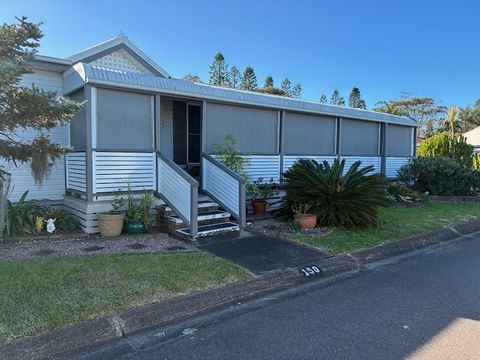 Beachside living in the heart of Redhead