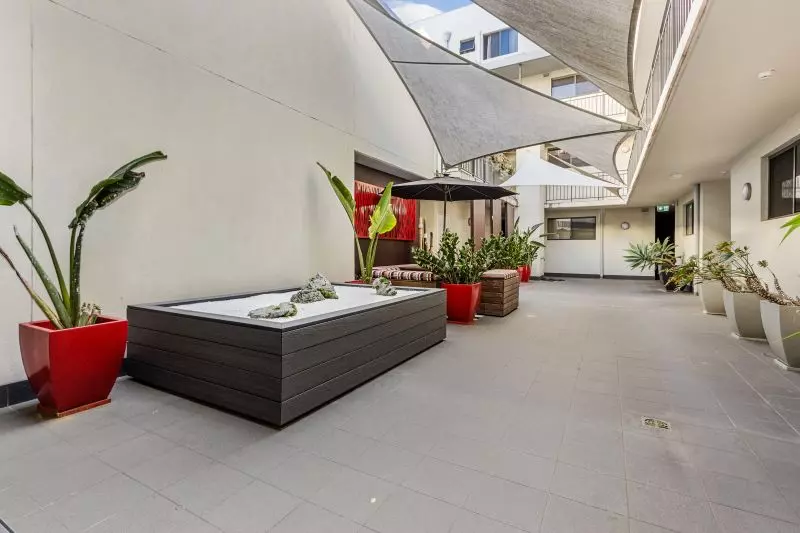 Light & Bright Living, Refurbished... See it to Believe it!!