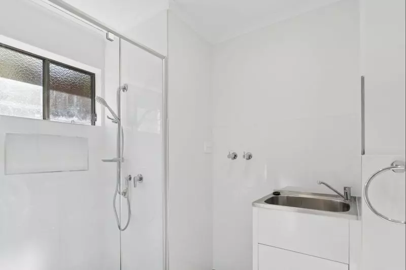 Charming two-bedroom apartment surrounded by lush greenery