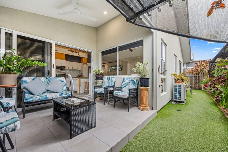 Stunning Tropical Hideaway!