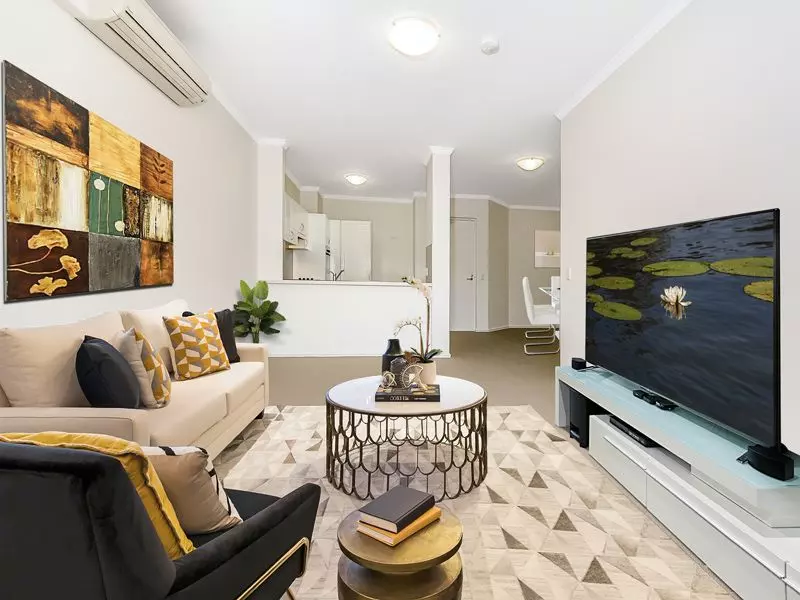 North Facing Renovated 2 Bed, 1 Bathroom on Quiet Street