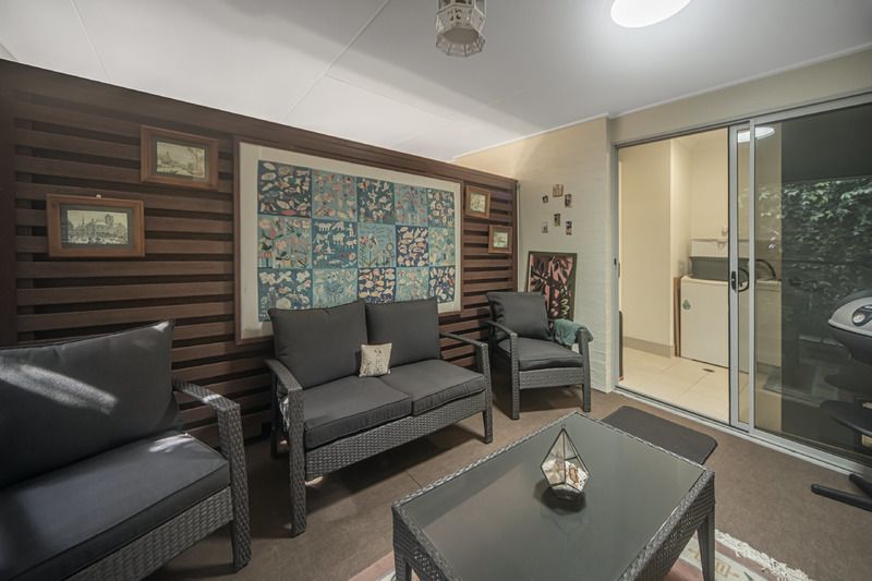 Freshly Updated Corner Villa with Private Garden