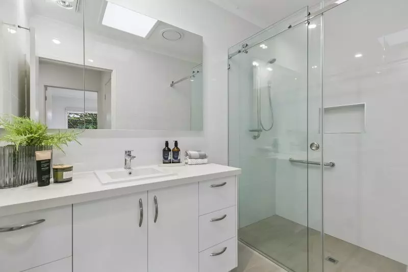 Beautifully refurbished 2-bed plus study villa