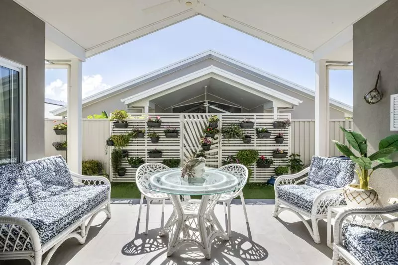 Elegant Three-Bedroom Retreat - Sunlit Alfresco Living