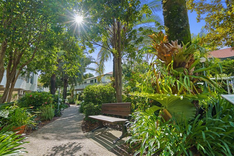 Spacious ground-level apartment