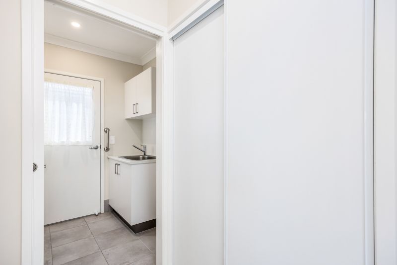 Spacious &amp; Stylish  - Two Bedrooms + Study