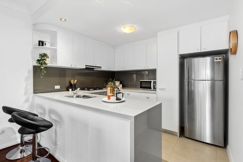 Light & Bright Living, Refurbished... See it to Believe it!!