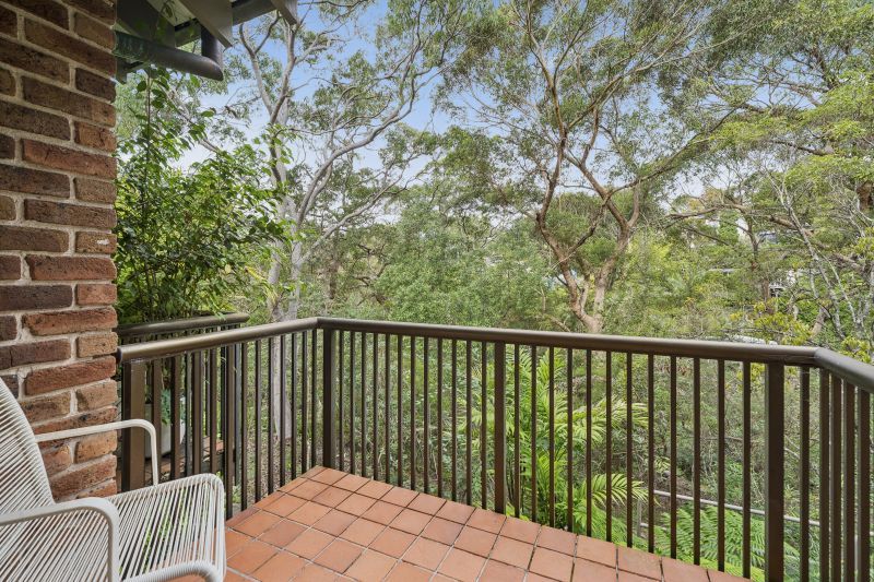 Ready to move in! Stylish recently renovated studio serviced apartment in vibrant retirement community