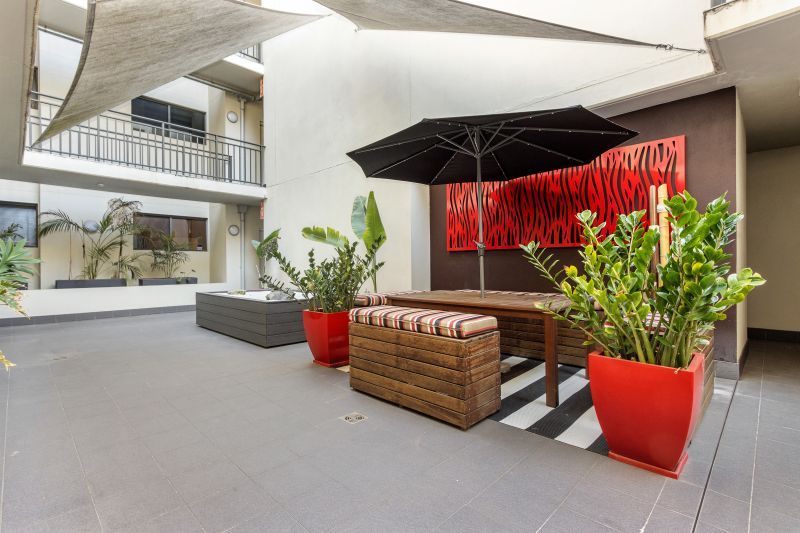 Light & Bright Living, Refurbished... See it to Believe it!!