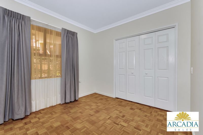 ARCADIA WATERS BICTON - 3 Bedroom Parquetry Floor Stunner