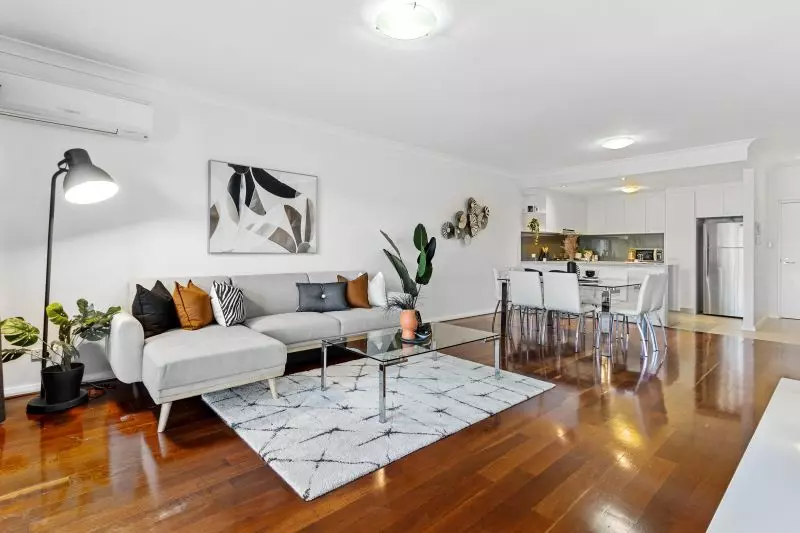 Light & Bright Living, Refurbished... See it to Believe it!!