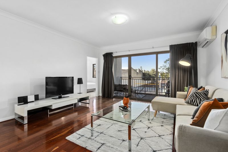 Light & Bright Living, Refurbished... See it to Believe it!!