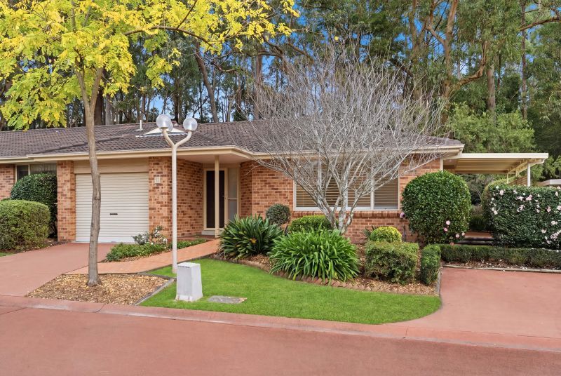 Immaculate villa perfectly positioned beside 12 acres of parklands
