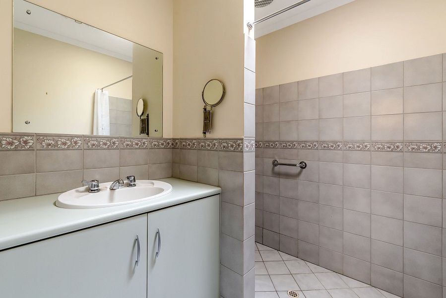 Two Bedroom with Garage - Private Location