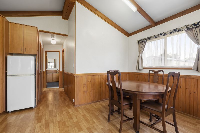 2 Bedroom Home- Pool Views- Prime Location!