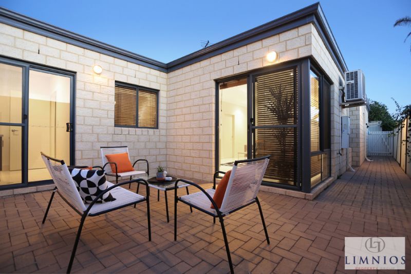 Spacious End Villa