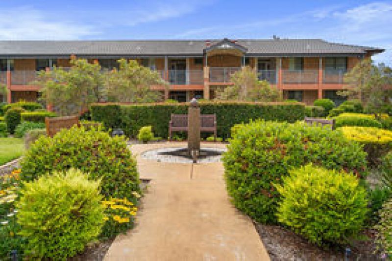 Stylish Upper-Floor Living with Bushland Outlook