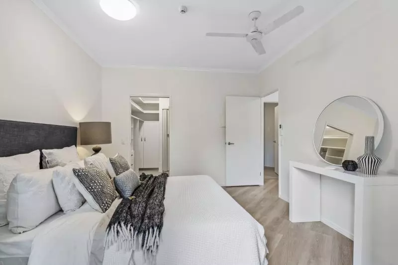 Conveniently located one-bedroom apartment with lovely view