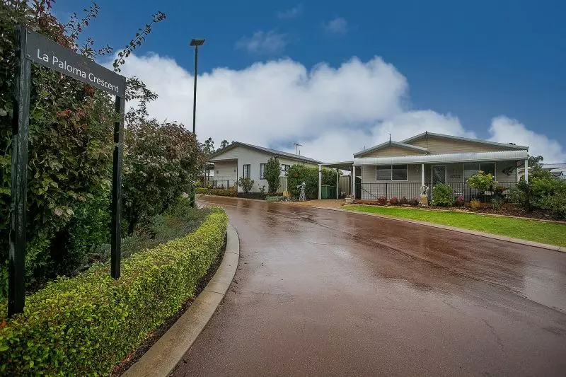 Light filled 2-bedroom home with outdoor entertaining deck