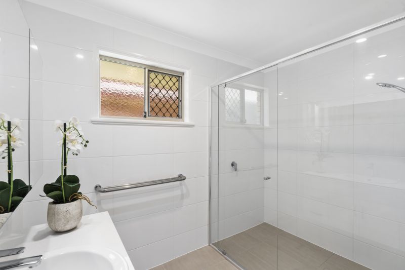 2-bedroom villa with single lock-up garage