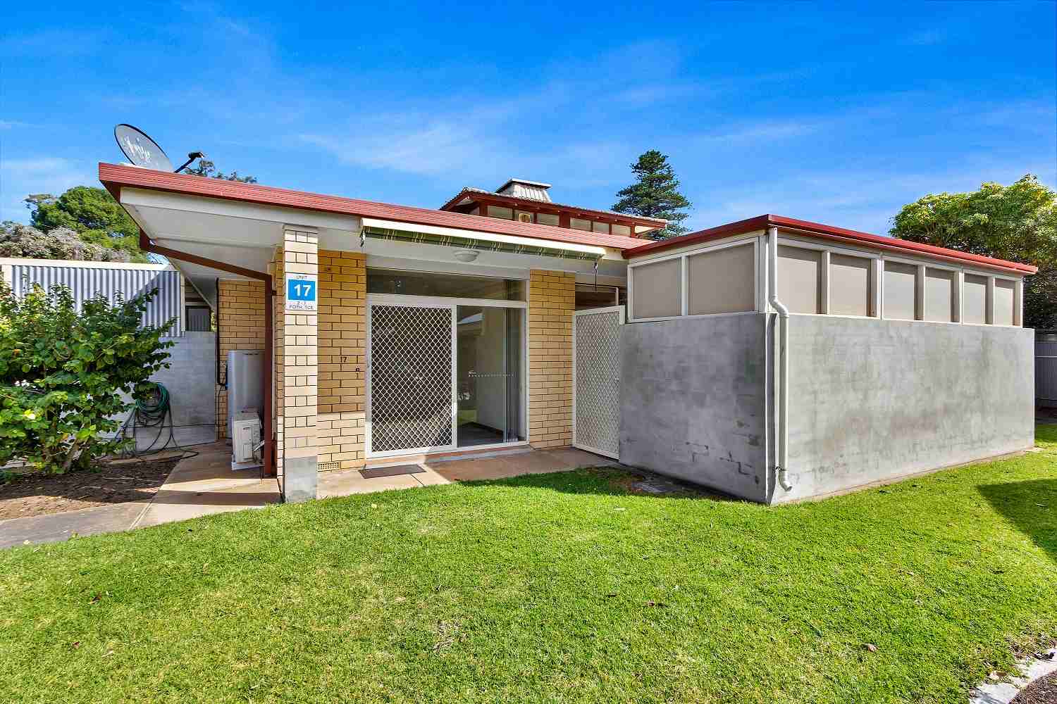 Great Location - One bedroom plus courtyard in Elimatta Village