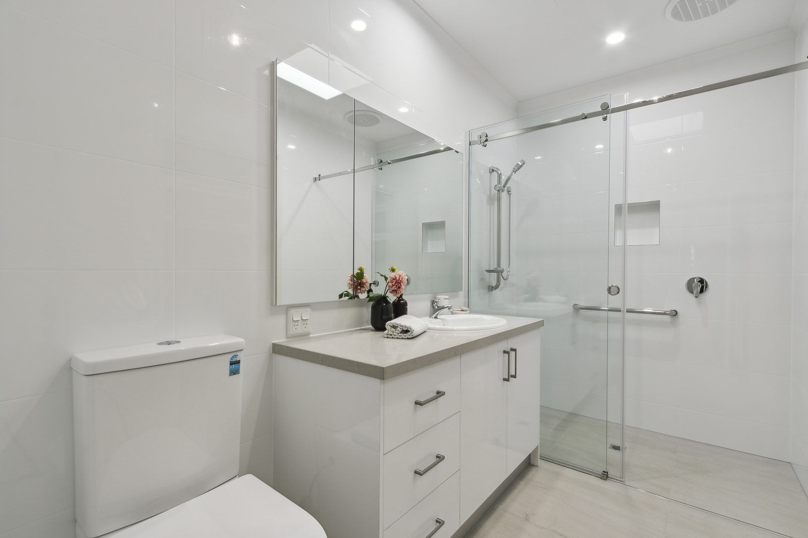 Elegant 3 bedroom villa with beautiful window outlook