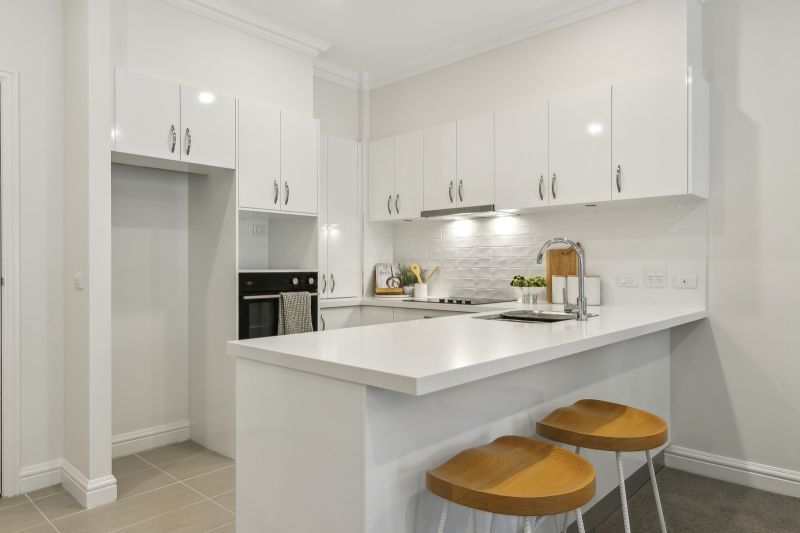 Spacious ground-floor apartment opening onto a sunny courtyard