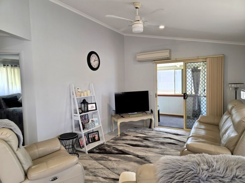 Corner Gem: Sunny 2-Bed Home