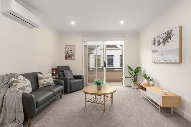 One-bedroom apartment with a large double balcony