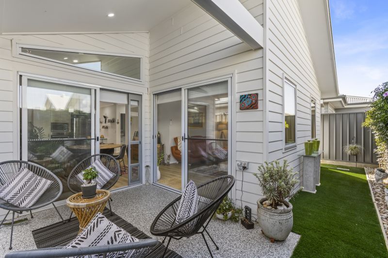 Light-Filled Design Meets Effortless Style