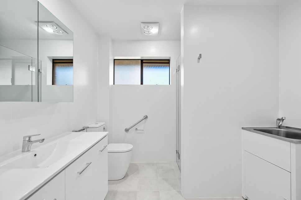 Refurbished Modern 2 Bedroom Home - Cutler 99