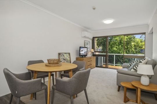 Sunny one-bedroom apartment