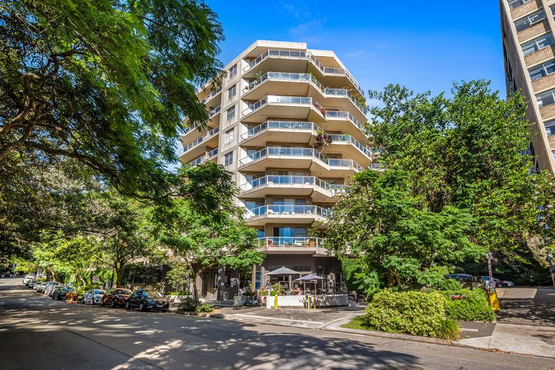 Elevated Apartment with Rushcutters Bay Views